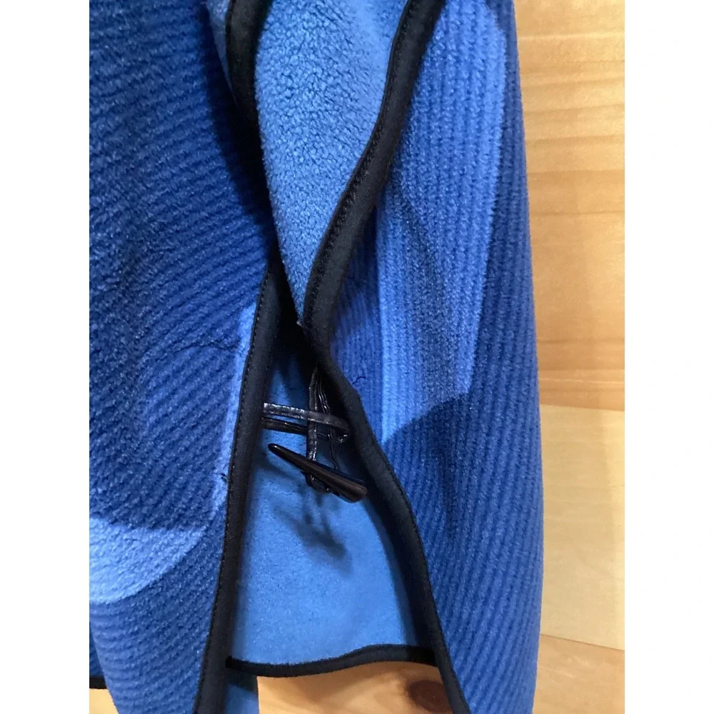 Serra Womens Blue Geometric Fleece Wrap One Size Horn Buckle Closure Open Front